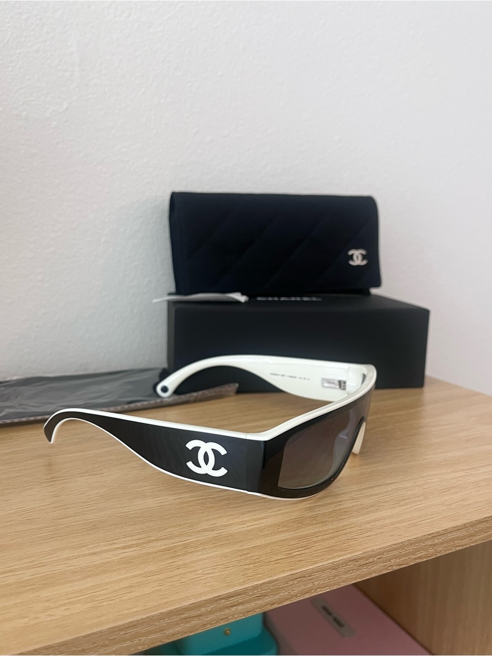 NWT CHANEL Sunglasses ch6057